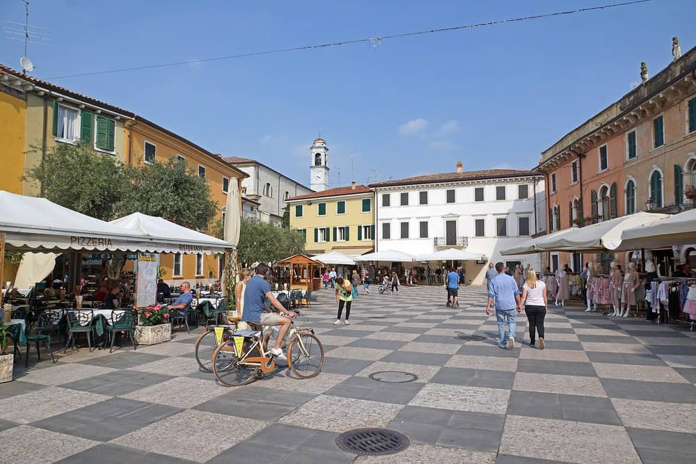 Marktplatz Lazise Bild: Allie_Caulfield CC BY 2.0
