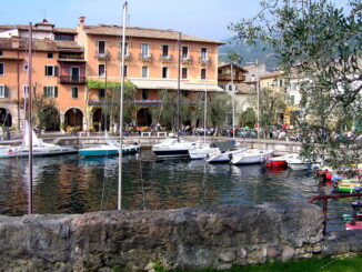Hafen von Torri del Benaco